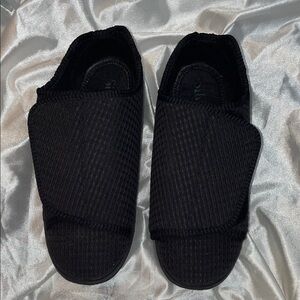 Silverts Men’s Wide Black Slippers